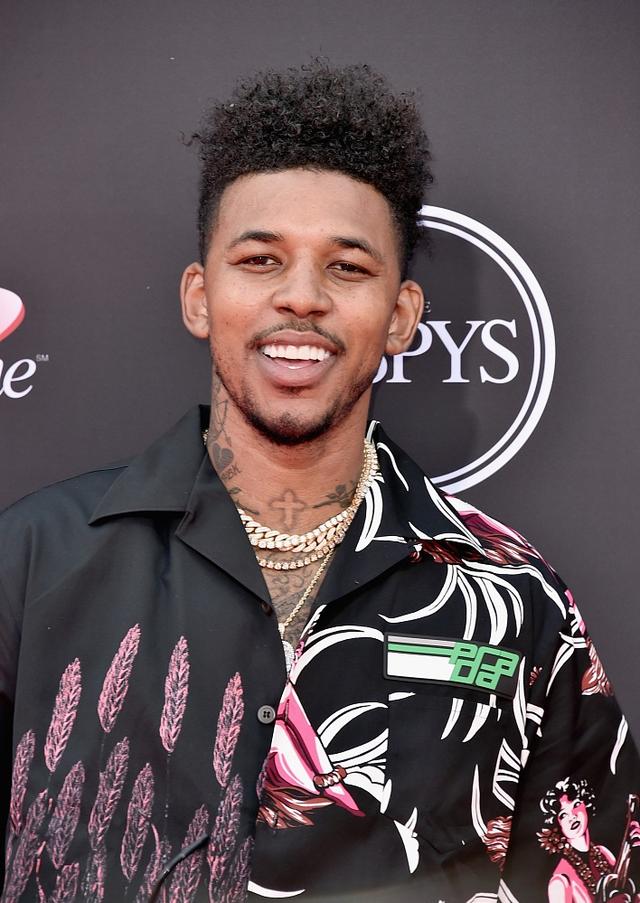 新疆95-96深圳遭3坏消息！外援配置糟糕，外线防守拉胯，欠缺领袖（新疆95-96憾负深圳，三大短板暴露：外援配置不佳、外线防守不给力、缺乏领袖）