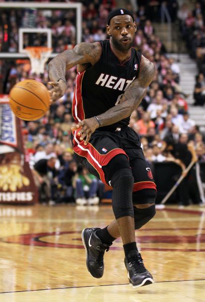 特瓦斯随行西班牙国王访华，向国内推广西甲联赛（随西班牙国王访华，特瓦斯在华推介西甲联赛）