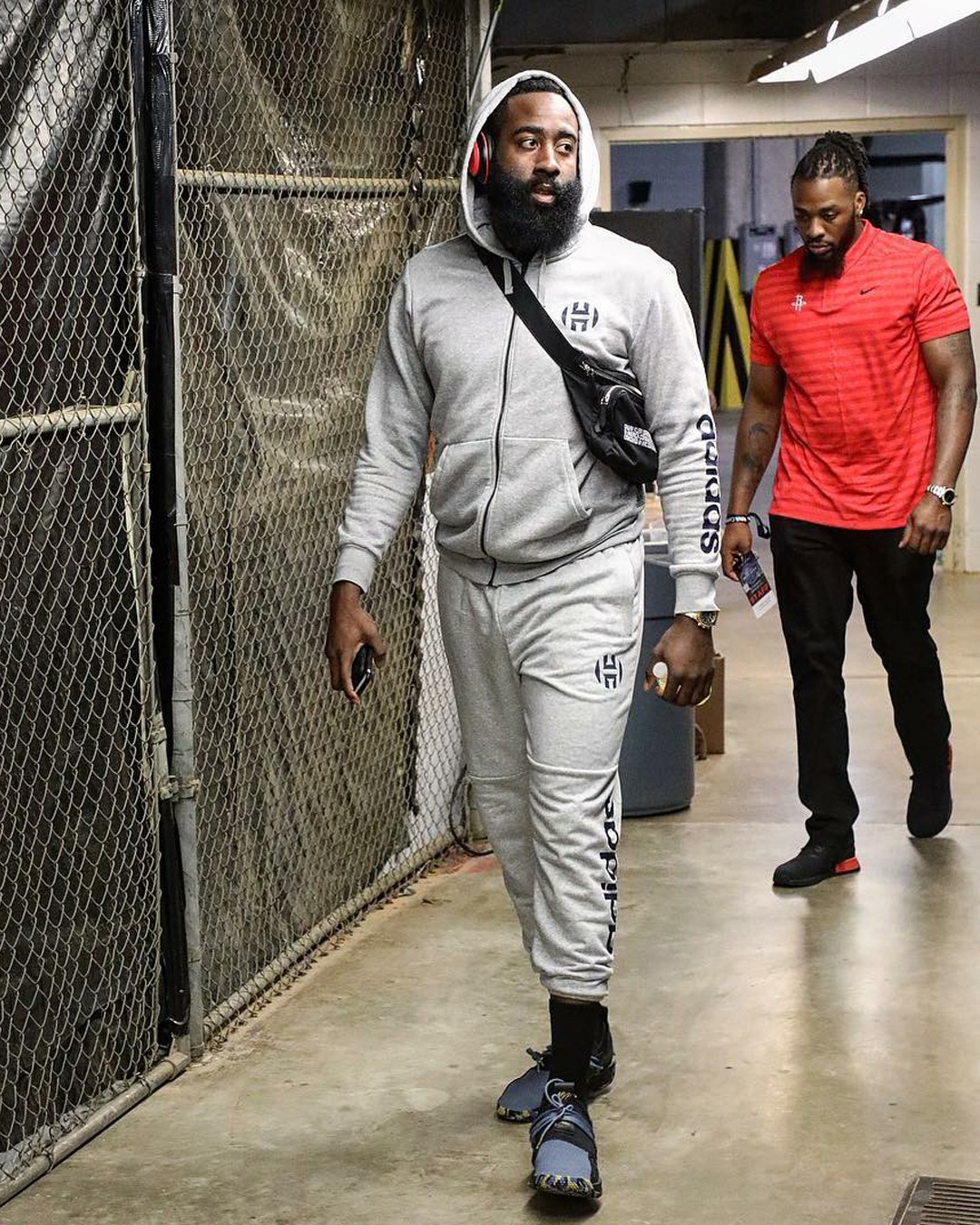 06年巅峰科比到底有多强？ 三节62分，单场81分！得分如庖丁解牛！（2006巅峰科比到底有多强？三节62分、单场81分，得分如砍瓜切菜）