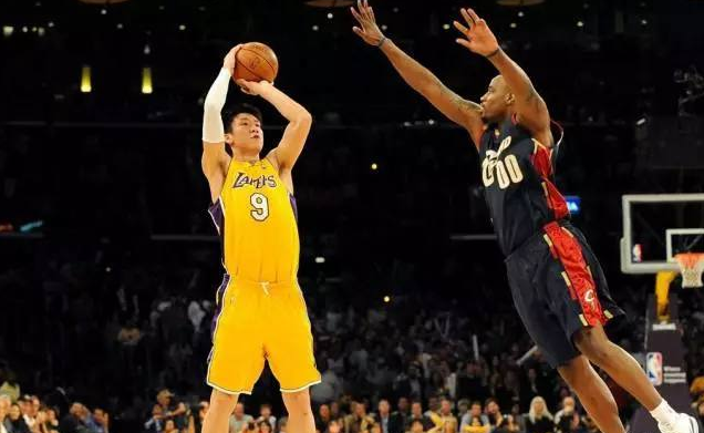 CBA杯战报：王哲林17分7板，上海111-72狂胜四川（CBA杯快讯：王哲林砍下17分7篮板，上海111-72大胜四川）