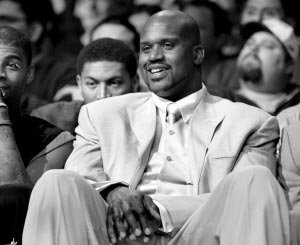 拉卡泽特回到酋长球场，观看并解说枪手对阵拜仁的比赛（拉卡泽特重返酋长球场，现场观战并解说阿森纳对阵拜仁）