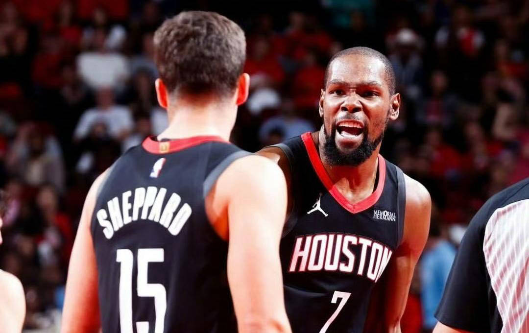 骄傲容易滋生狭隘，亚冠是为国出战，所以这个时候中超俱乐部注意配合（谨防自满走向狭隘，亚冠为国而战，中超俱乐部当同心协力）