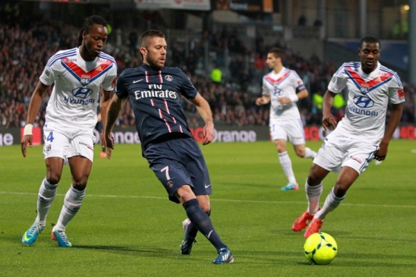 中超：上海海港4-0大胜深圳队（中超焦点战：上海海港4-0横扫深圳队）