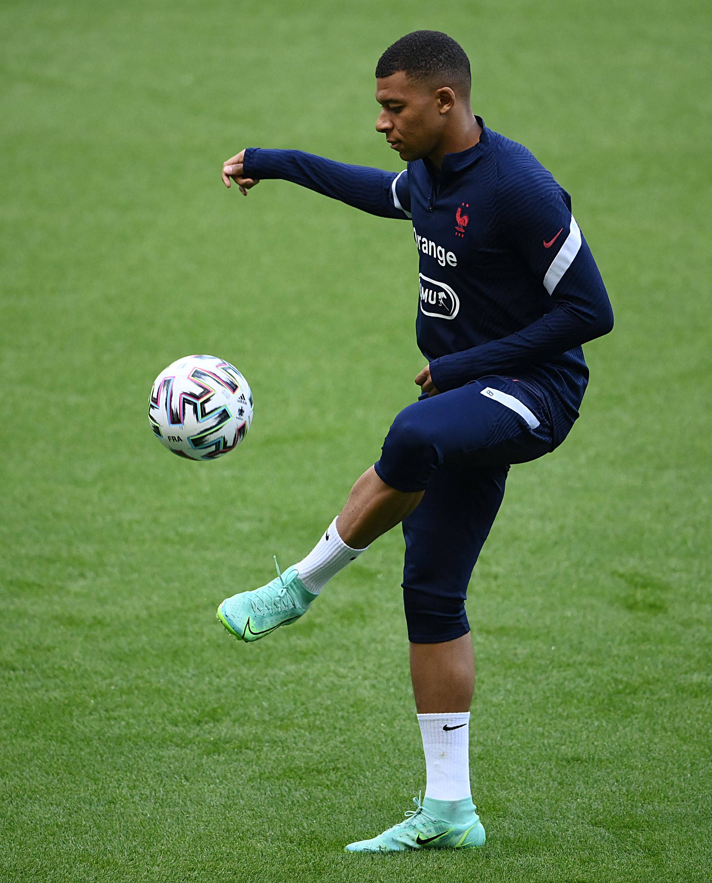 罗尼令人惊讶，费兰大胜，但佩德里是王者（罗尼爆冷，费兰大捷，佩德里称王）