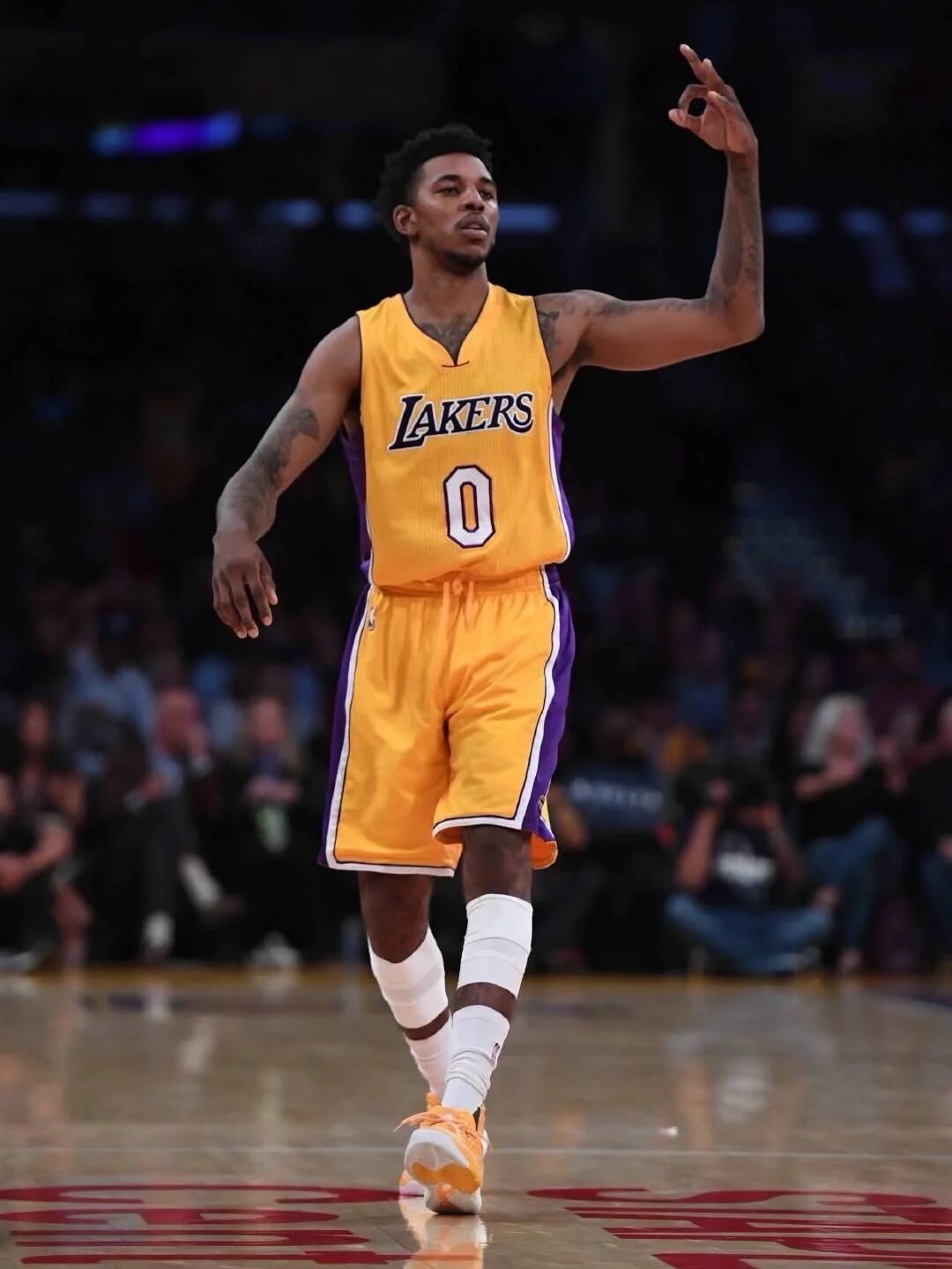 球队攻防节奏非常平衡（球队攻守节奏相当均衡）