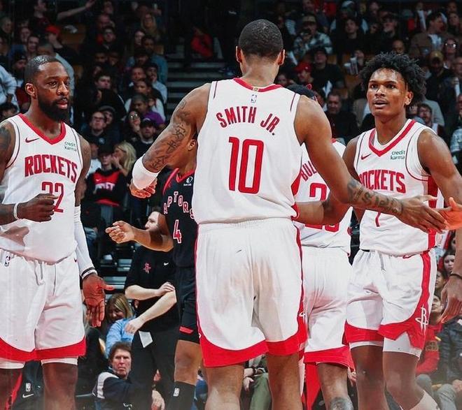 巴萨vs法兰克福：亚马尔、莱万、拉菲尼亚首发，特狮替补（巴萨战法兰克福：亚马尔、莱万、拉菲尼亚先发，特狮替补待命）