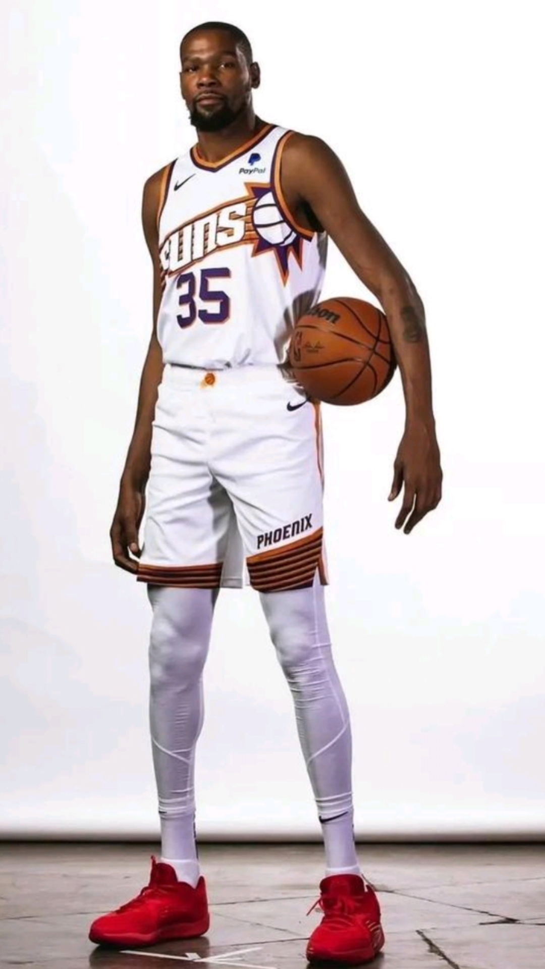 球色生香 ｜ 富二代超模爱上黑人小混混 她让施罗德从街头蜕变超巨（球色生香 ｜ 富二代超模恋上街头青年 她助施罗德逆袭成超级球星）