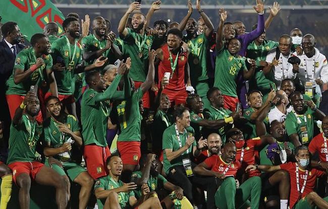 湖人队筹码无法满足鹈鹕队要价（湖人筹码难以匹配鹈鹕要价）