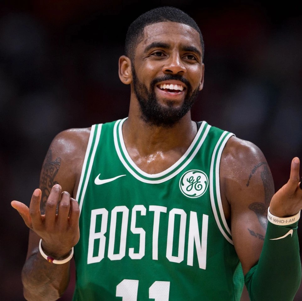 替补球员上场即改变比赛节奏（替补登场瞬间改写比赛节奏）