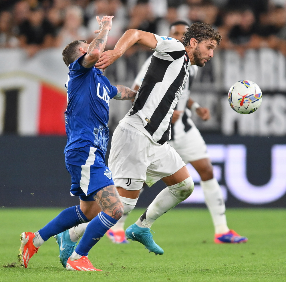 本泽马：皇马缺少有经验的人，能站出来说“这个地方你做错了”（本泽马称皇马缺乏能站出来直言指错的老将）