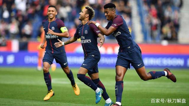 爵士逆转功臣！乐福15中8得到20分8篮板（乐福15投8中砍20分8篮板，助爵士完成逆转）