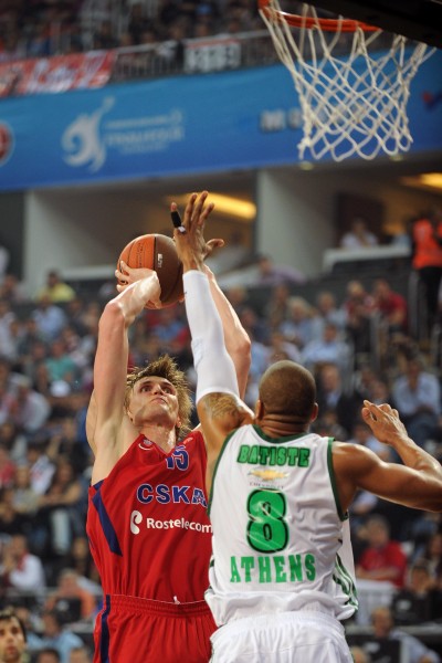 罚球9中3！洛夫顿半场4中2拿到7分2板2助 有3失误3犯规（洛夫顿半场数据：7分2板2助，投篮4投2中、罚球9罚仅3中，另有3失误3犯规）