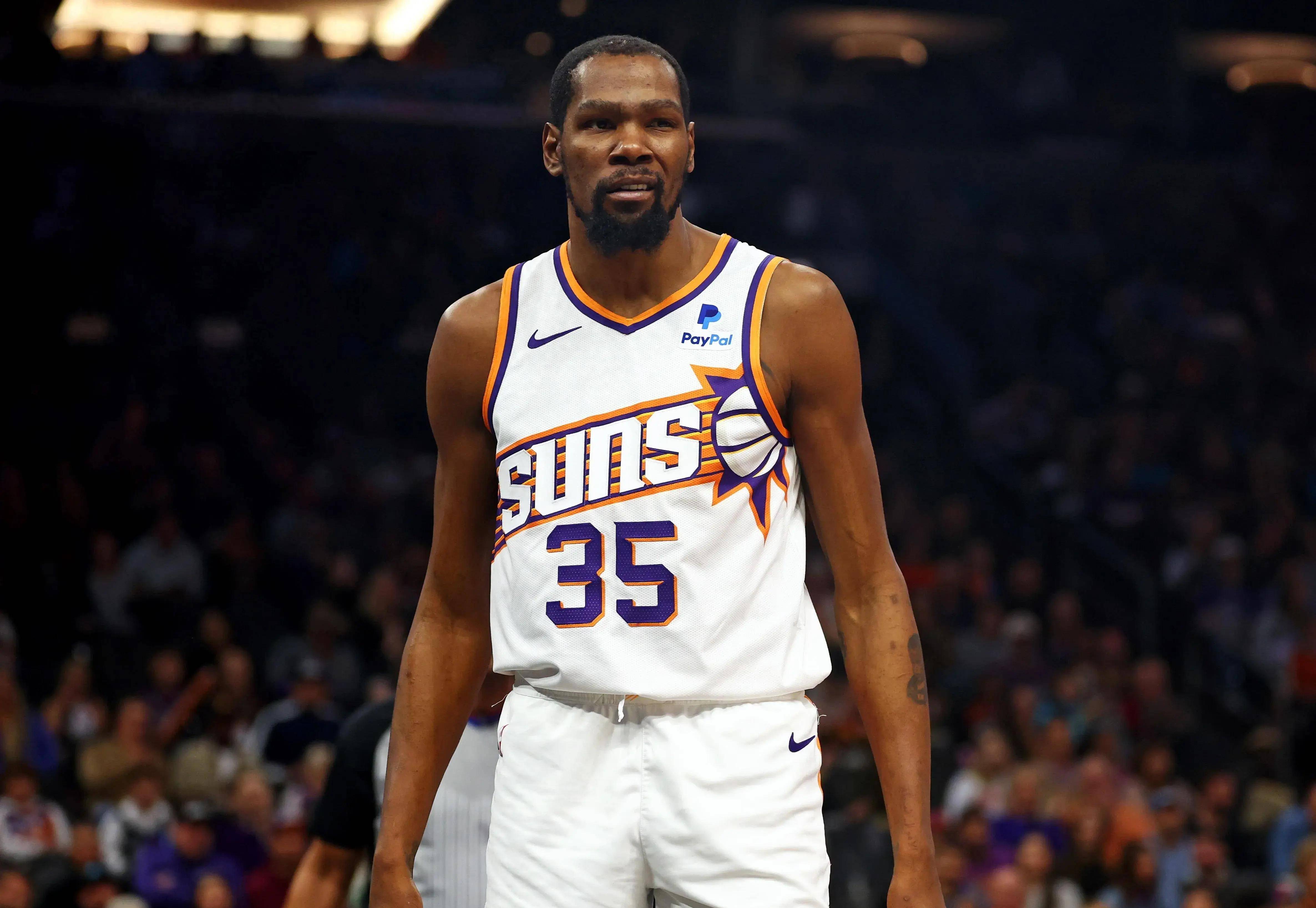 AC米兰在意大利杯负于拉齐奥，终结13场不败，放弃杯赛以专注意甲，凸显战略调整。（AC米兰意杯不敌拉齐奥，13场不败止步，舍杯专攻意甲显战略转向）