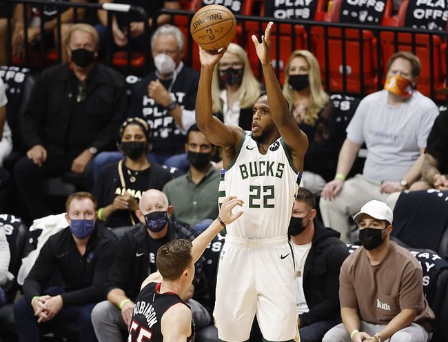 乔治压哨绝杀成为全场焦点（乔治压哨绝杀抢尽风头）