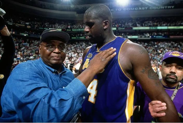 追梦格林：库里不在，我们需要巴特勒站出来解决进攻问题（追梦：库里缺阵，巴特勒需扛起进攻大旗）