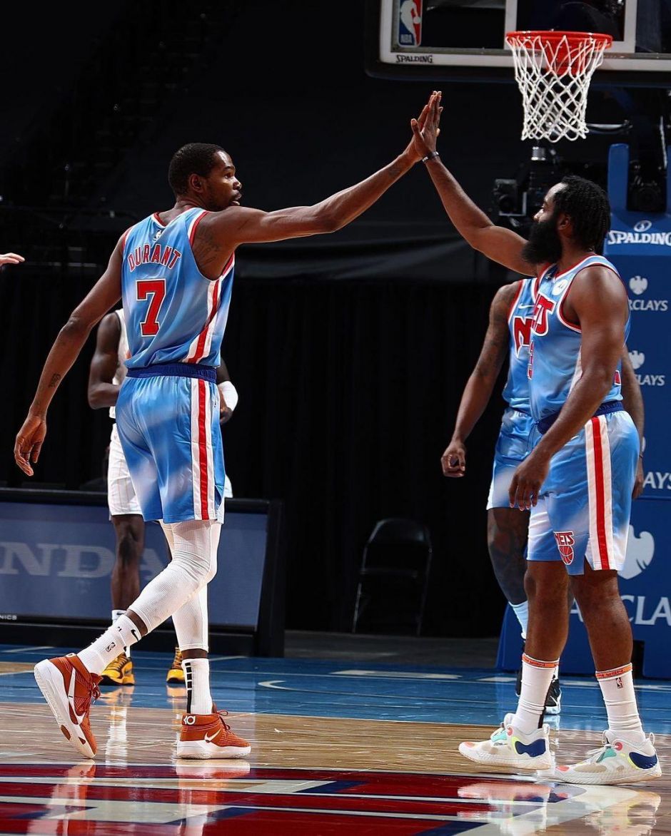 哈兰德本赛季俱乐部+国家队已打进34球，追平C罗13-14赛季纪录（哈兰德本季俱乐部与国家队合计34球，追平C罗2013-14赛季纪录）