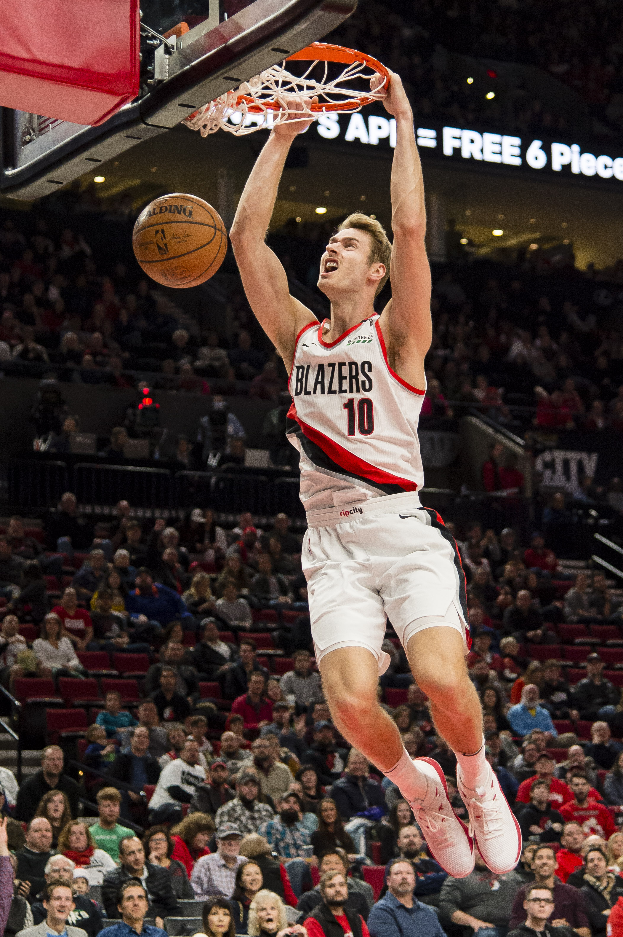 本泽马评选历史最佳阵容：（本泽马评出心目中历史最佳阵容）