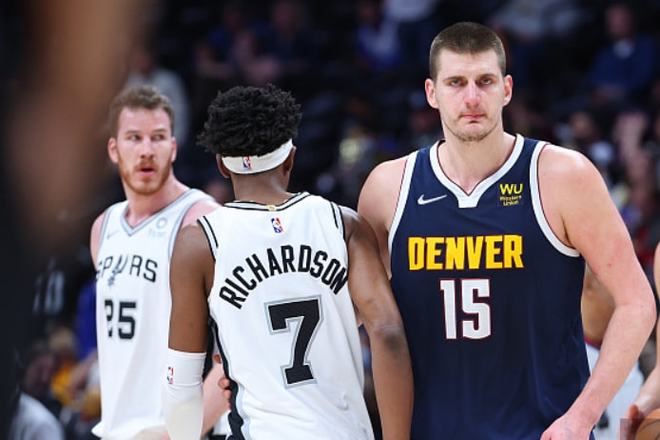 格外耀眼，百度地图APP搜“泰州”会出现“泰州总冠军”字样（在百度地图APP搜索“泰州”将出现“泰州总冠军”提示，格外醒目）