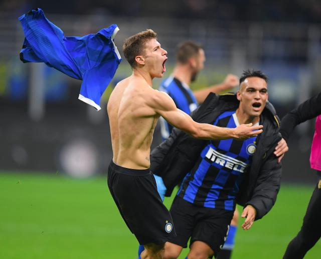 太阳报：里奇的主持人女友亮相米兰德比，透视装造型引发热议（太阳报：里奇主持人女友现身米兰德比，透视穿搭惹热议）