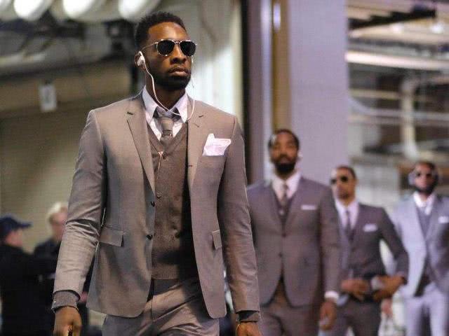 高清：英超曼联1-1西汉姆 红魔攻击线哑火（高清：英超曼联1-1战平西汉姆 红魔锋线乏力）