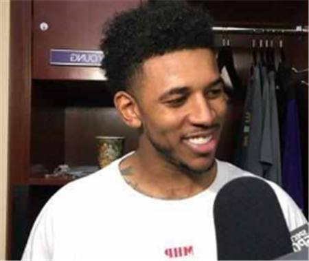 足球中超豪门再爆冷门，争冠格局突然大变（中超豪强再遭爆冷，争冠形势瞬间生变）