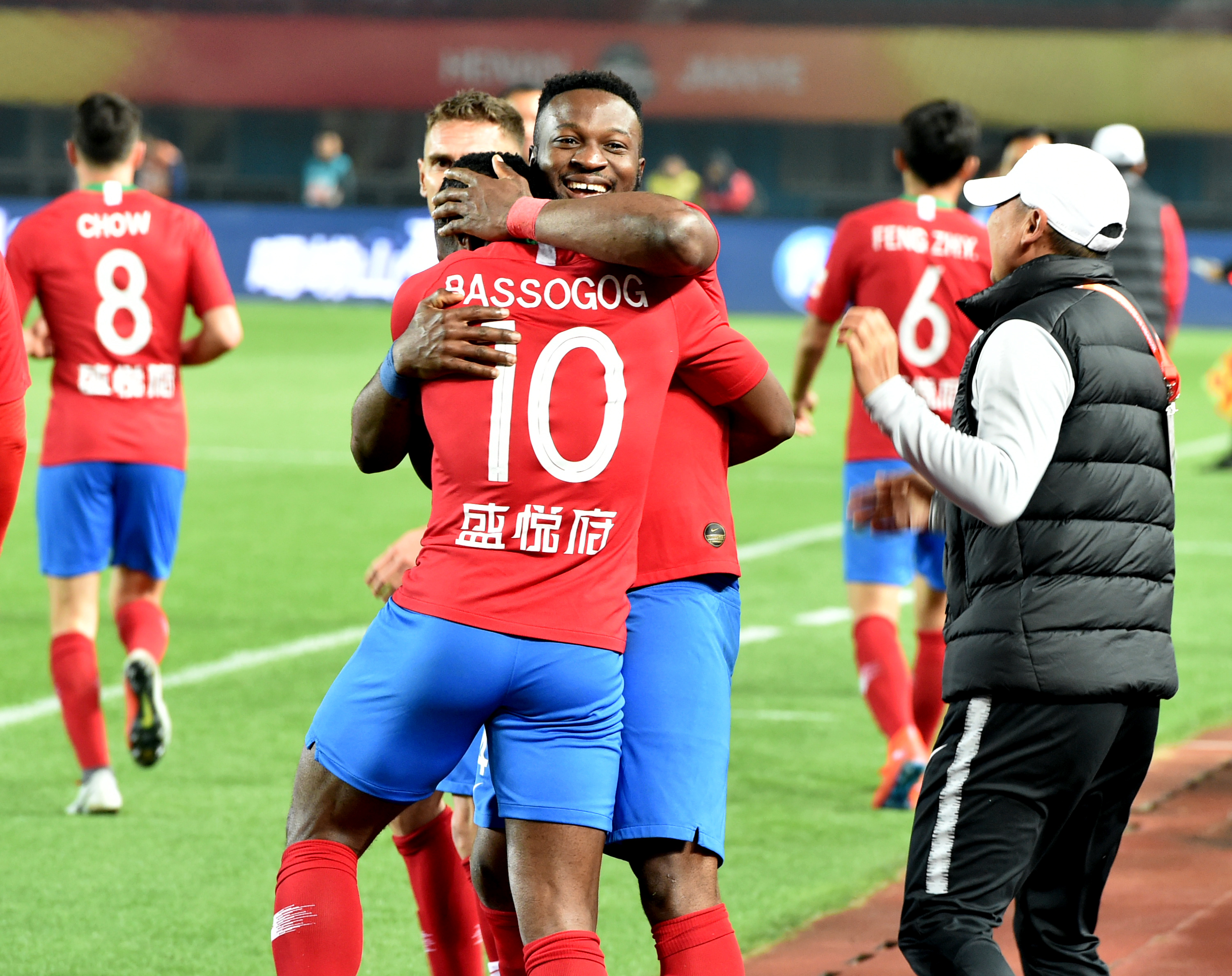 奥尼尔：开始不喜欢卢卡直到现场看他打球 他不快跳不高但防不住（奥尼尔：起初不喜欢东契奇 看过现场后服了 他速度不快弹跳不高却无人能挡）